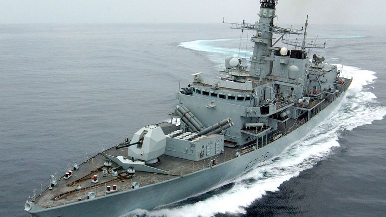 Express: британский фрегат вышел сопровождать российские корабли в Северном море