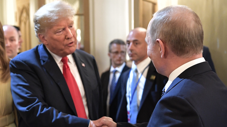 Wyborcza: на глазах у всего мира Трамп поблагодарил Путина за победу на выборах