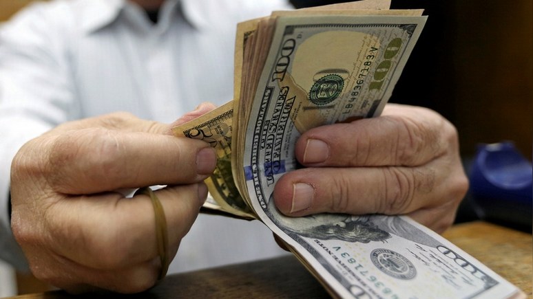 Forbes: доллар силён, пока слабы национальные валюты