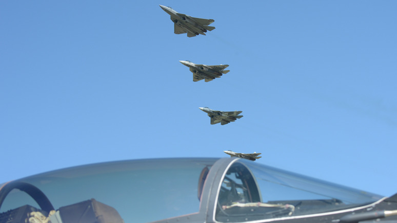 Шестёрка Су-57 в небе навела The Drive на мысли об «агрессивной политике» России