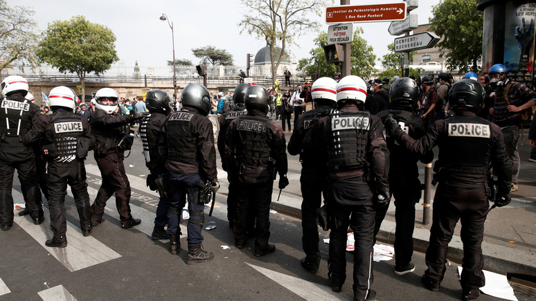 Boulevard Voltaire: при Макроне имидж французской полиции пострадал как никогда