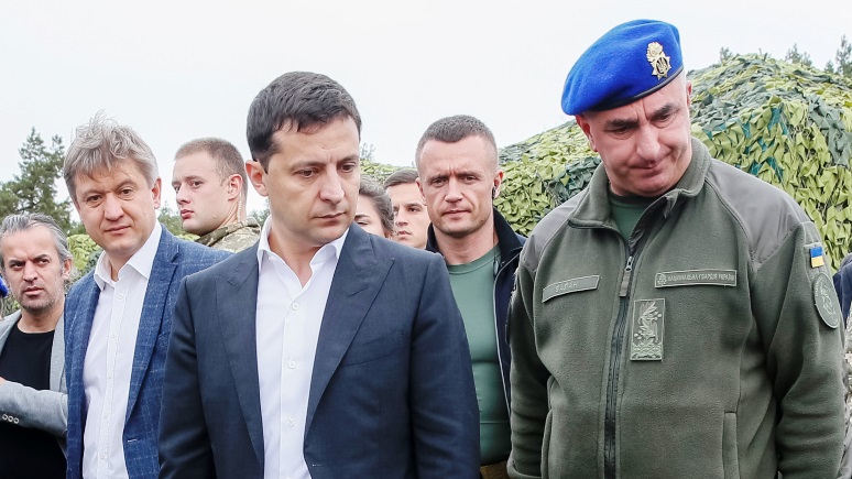 Обозреватель Bloomberg: переговоры по Донбассу грозят Зеленскому потерей власти