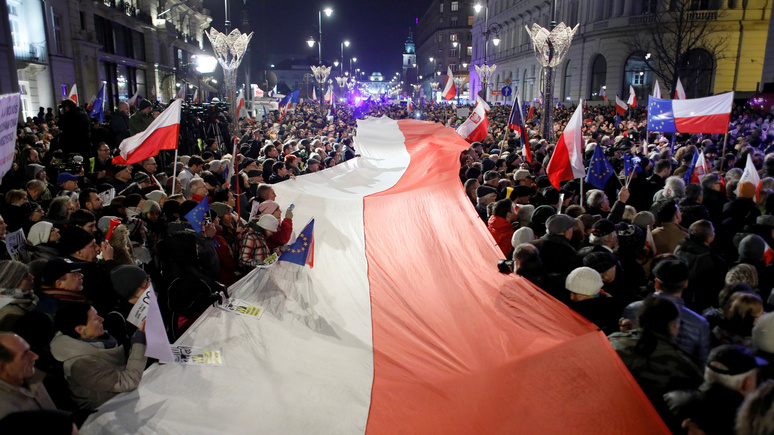 Guardian: большинство жителей Восточной Европы опасаются за будущее демократии 