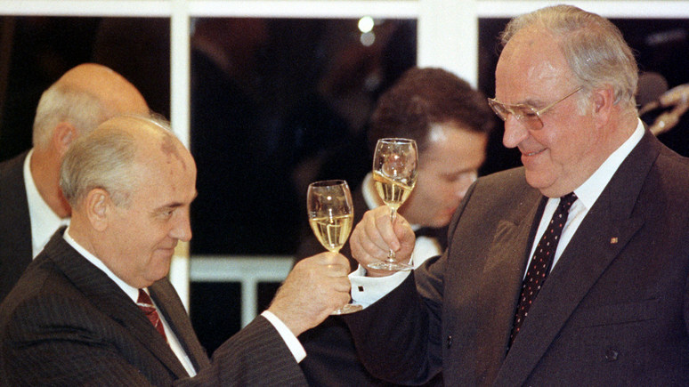 Экс-дипломат рассказал Europe 1, как Горбачёв продал ГДР Колю