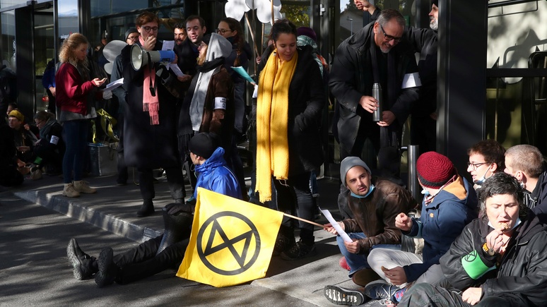 Focus: основатель Extinction Rebellion преуменьшил значимость холокоста ради пиара