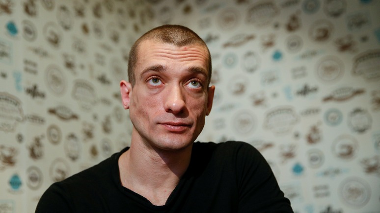 France Info: Павленский «заставил» кандидата Макрона сняться с выборов мэра Парижа
