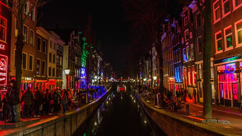 DM: центр эротики со стеклянной крышей — власти Амстердама предлагают замену «кварталу красных фонарей»