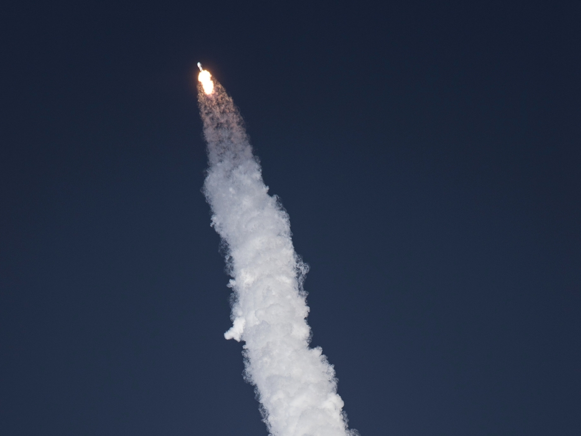 Ракета SpaceX "прорвала" ионосферу Земли и нарушила работу GPS