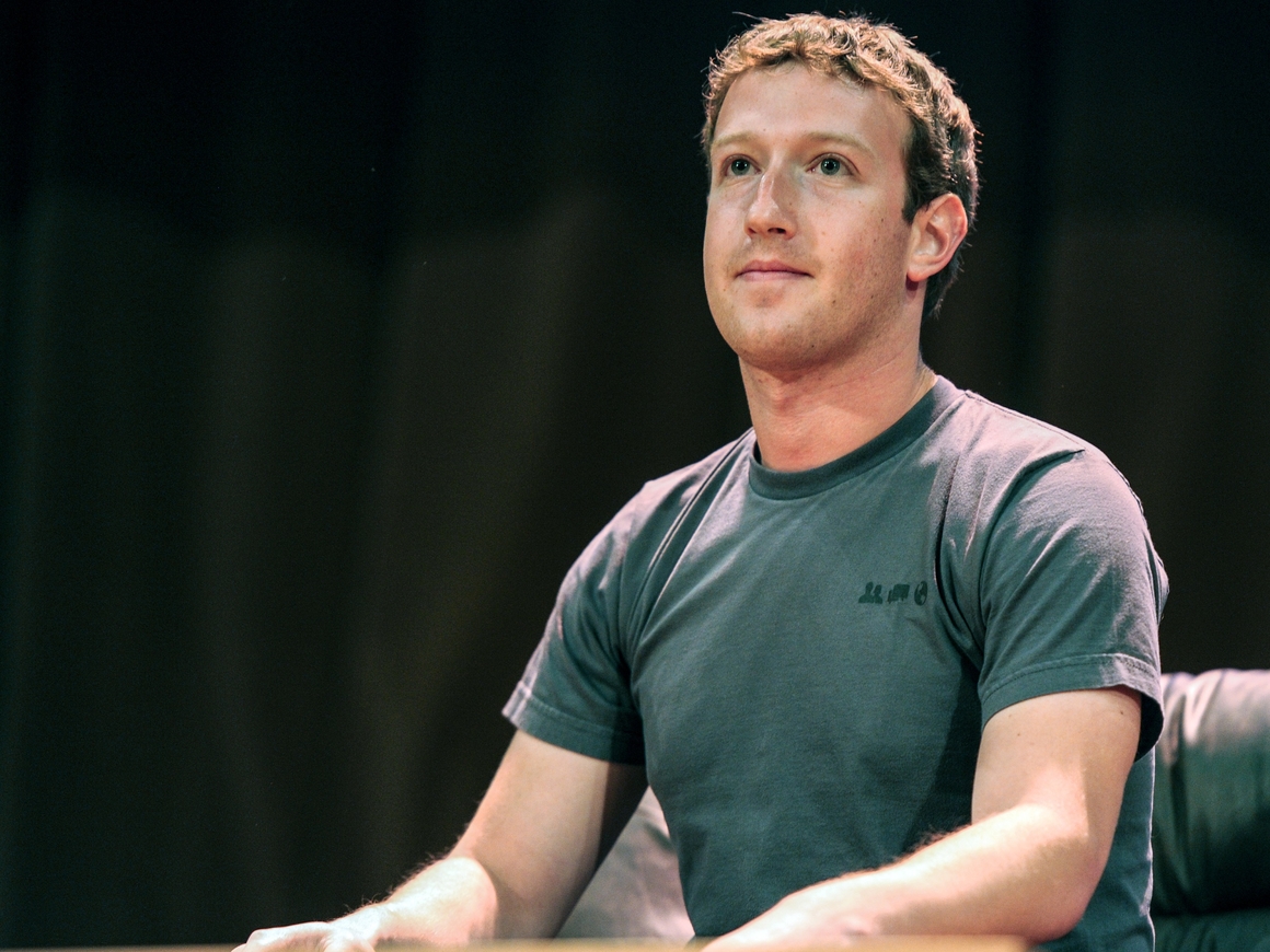 Король извинений и мемов: Цукерберг извинился в Конгрессе за утечку из Facebook