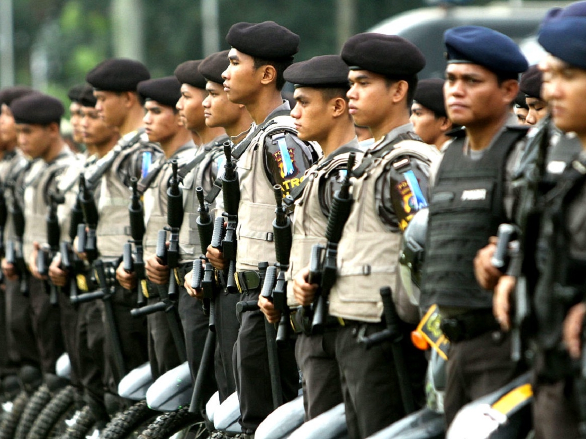 Семейный подряд: смертники устроили 4 взрыва за 2 дня в Индонезии (видео)