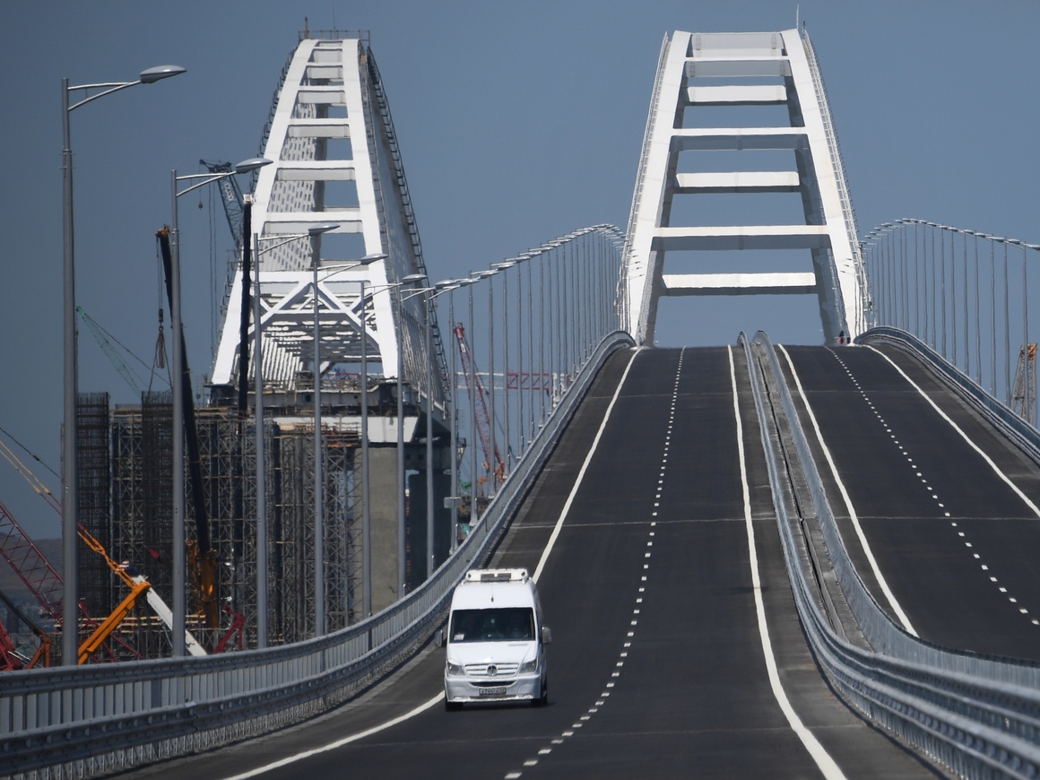 Стройка века подошла к концу. Путин открыл автодорожную часть Крымского моста