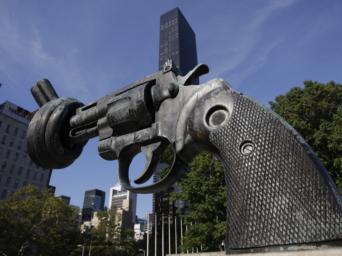 В США тысячами выдавали разрешения на оружие без проверки