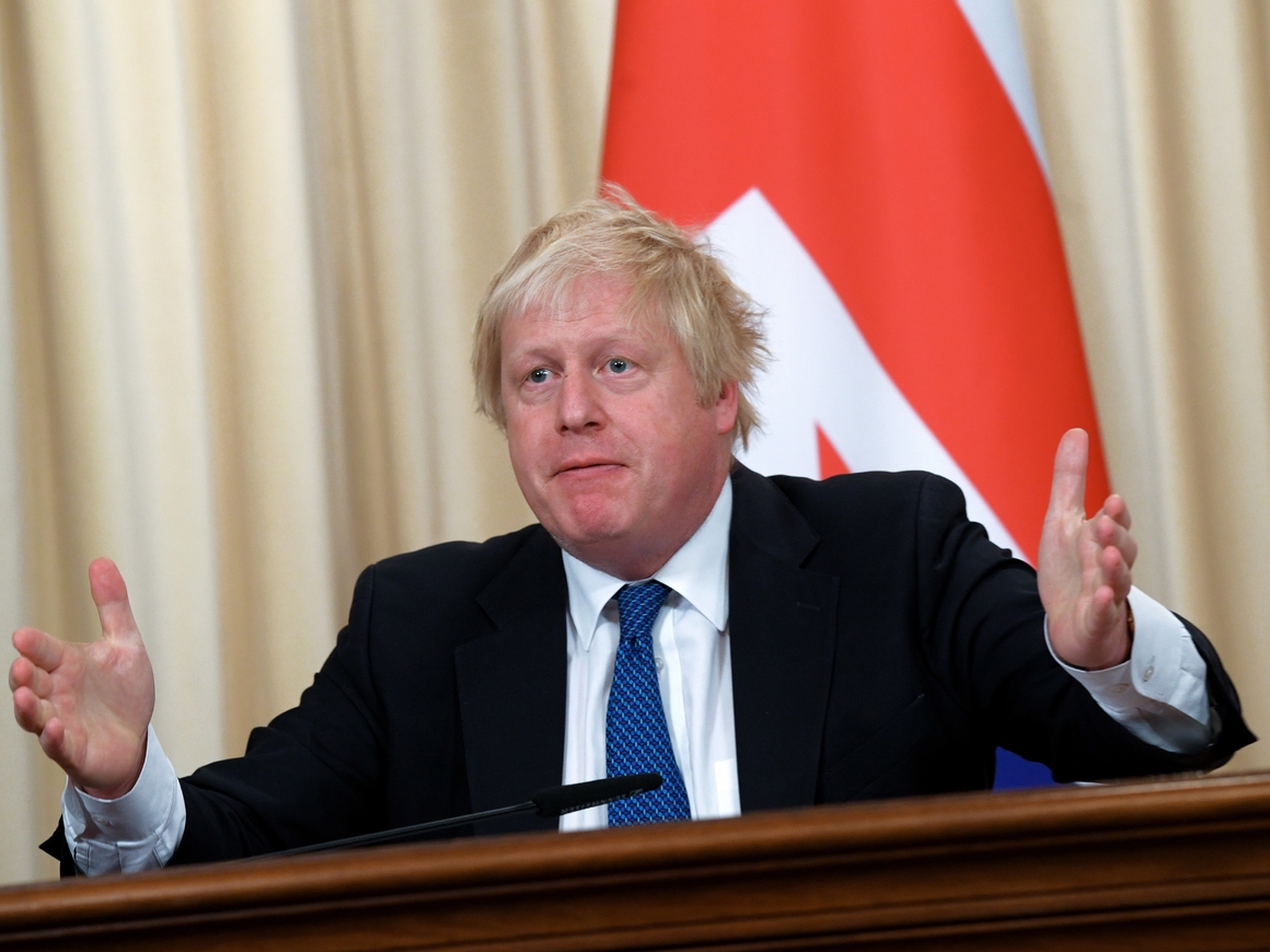 Министр иностранных дел Великобритании ушел в отставку