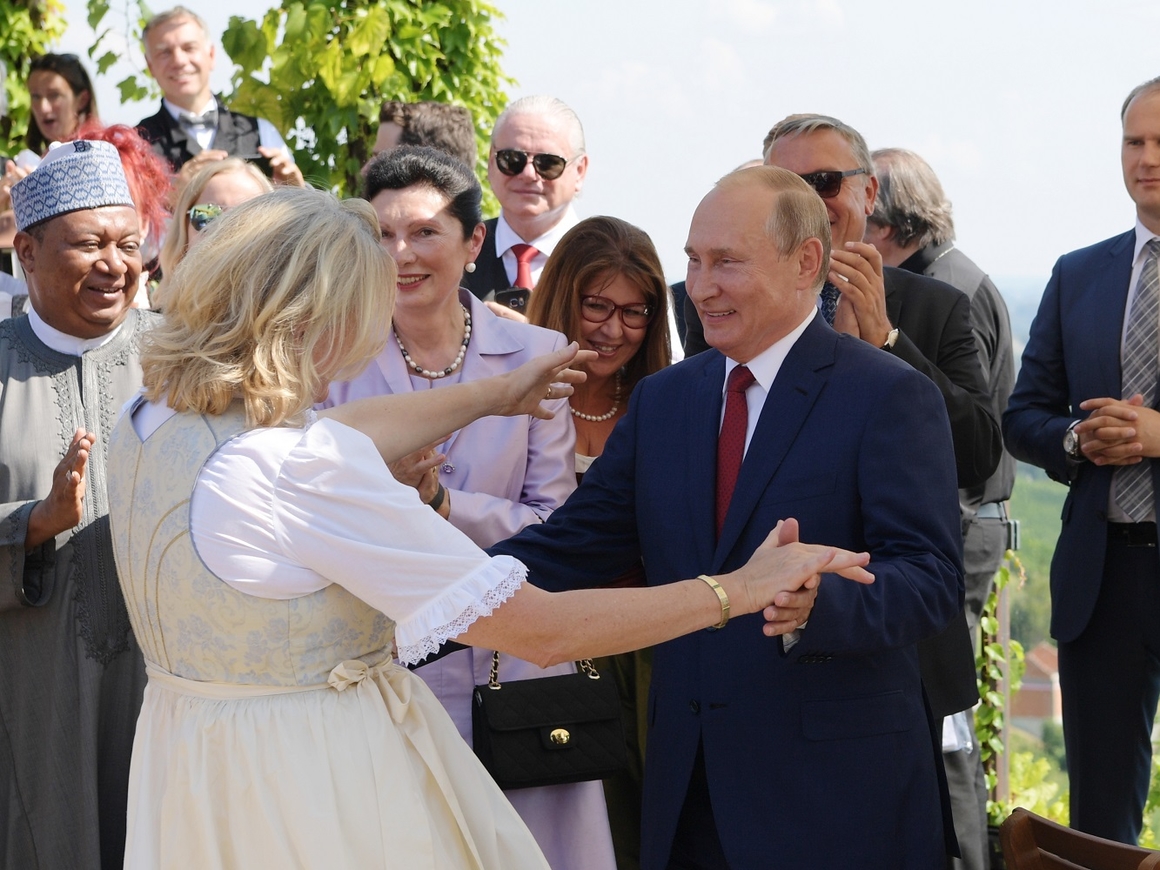 Как Путин погулял на свадьбе главы австрийского МИД (фото + видео)
