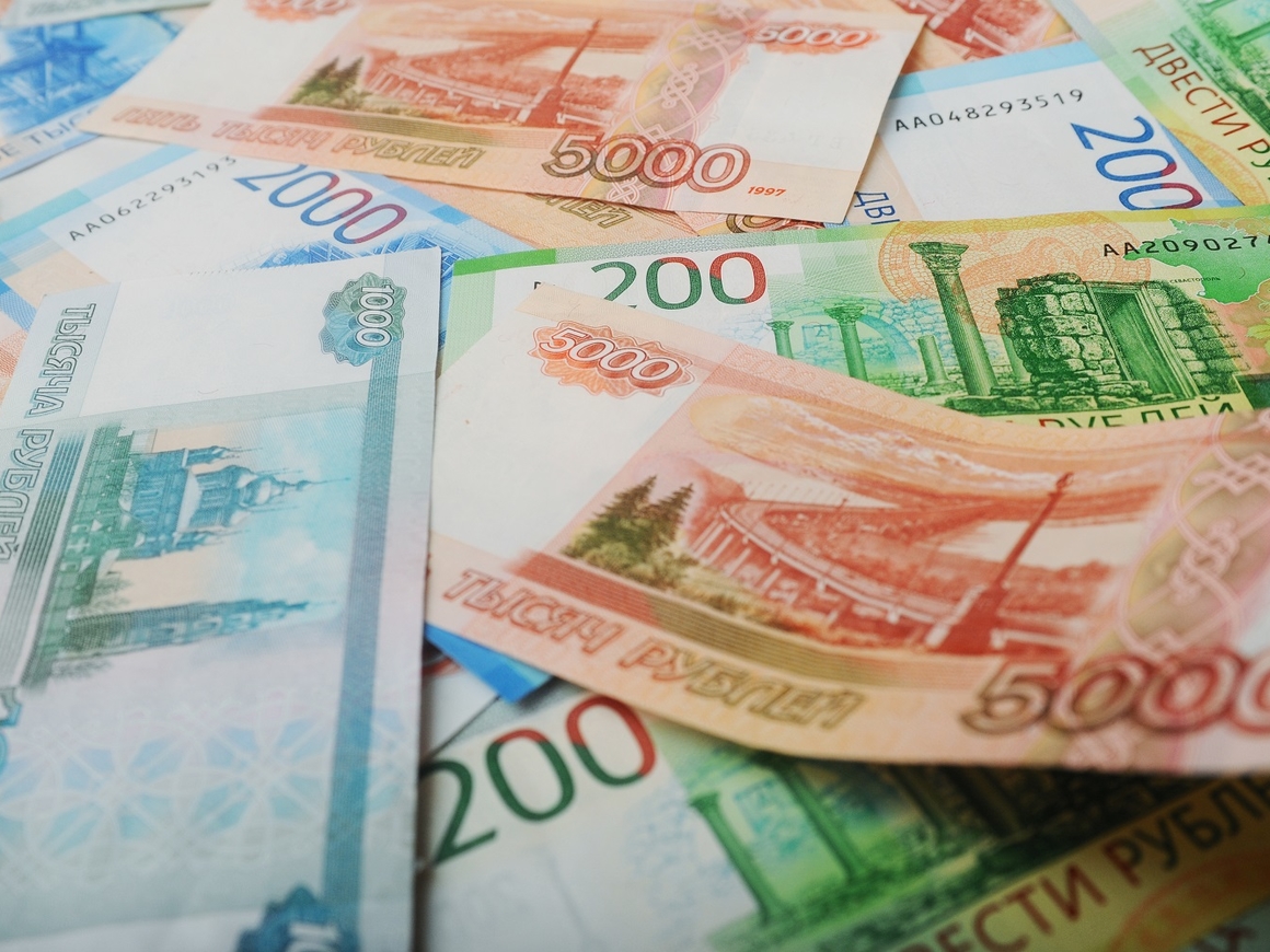 Для спасения рубля: Центробанк перестанет покупать валюту до конца сентября