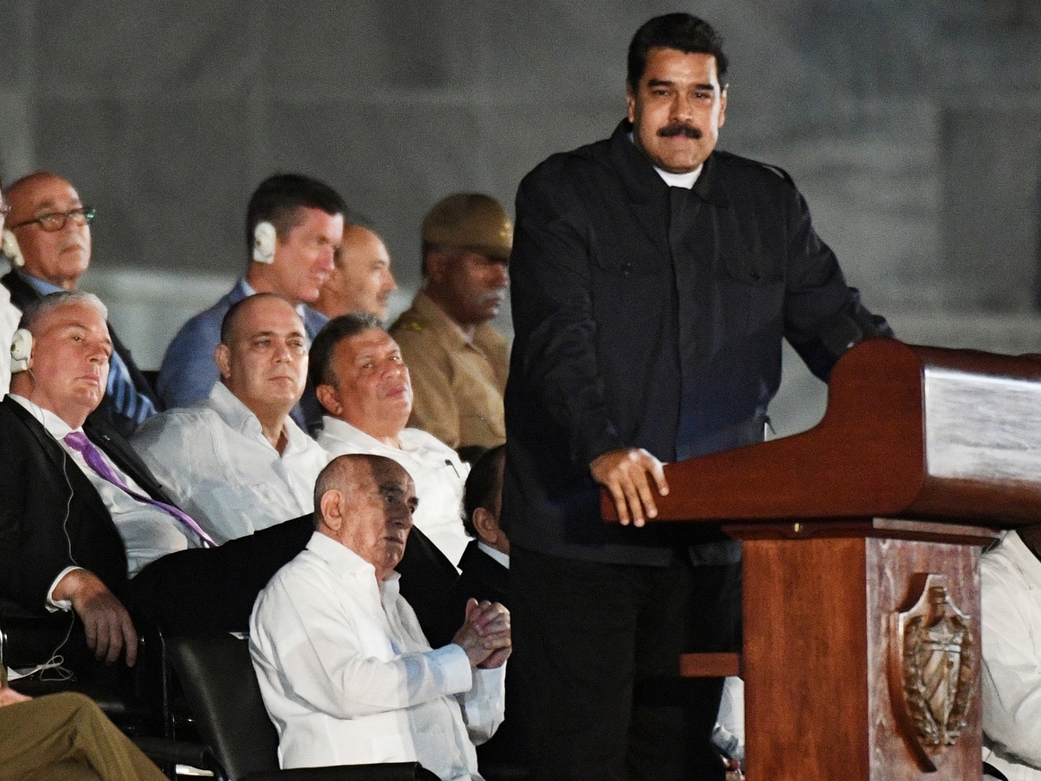 Николас Мадуро зовёт домой: венесуэльцы "перестанут мыть туалеты за рубежом"