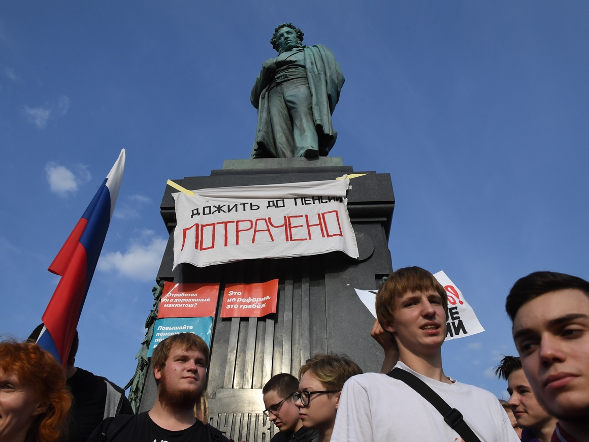 Протесты, ОМОН, демократия: как в России прошёл единый день голосования