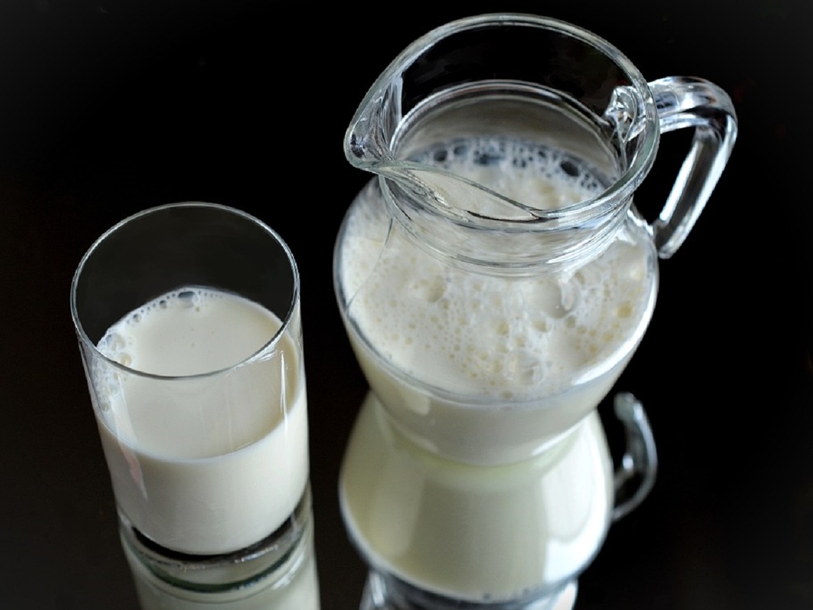 Ученые говорят, что молоко может быть полезным, но только чуть-чуть