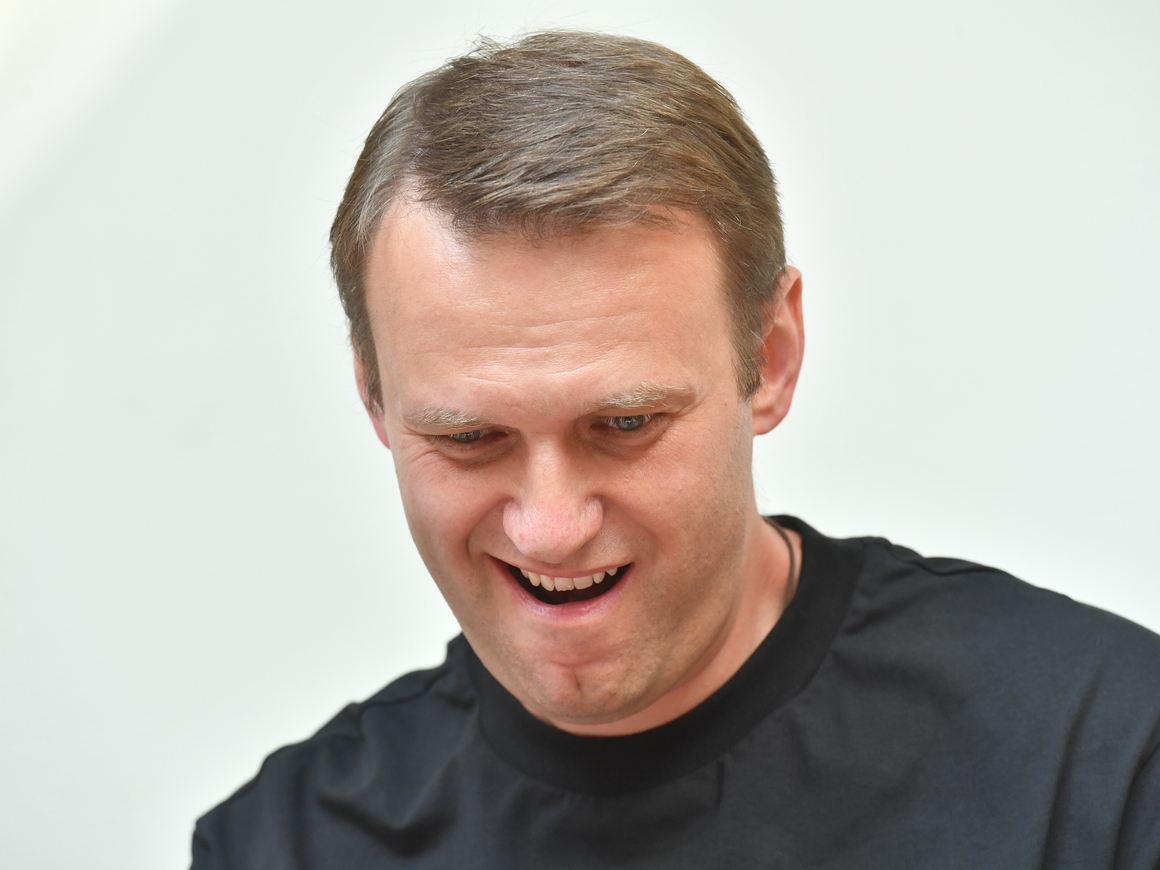 Навальный не привык к вызовам на дуэли, внезапные нападения ему знакомы лучше