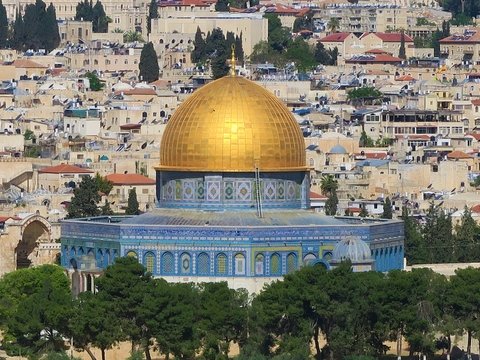 40 лет назад Израиль назвал Иерусалим столицей. Но её не признают. Почему?