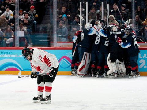 Канадцы сыграли самый долгий в мире хоккейный матч. Он длился 252 часа