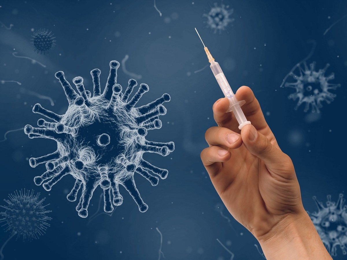 Изменение ДНК и проблемы со спермой: разбираем самые "горячие" мифы о вакцинации