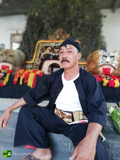 sexual exploitation of dancing boys in Java