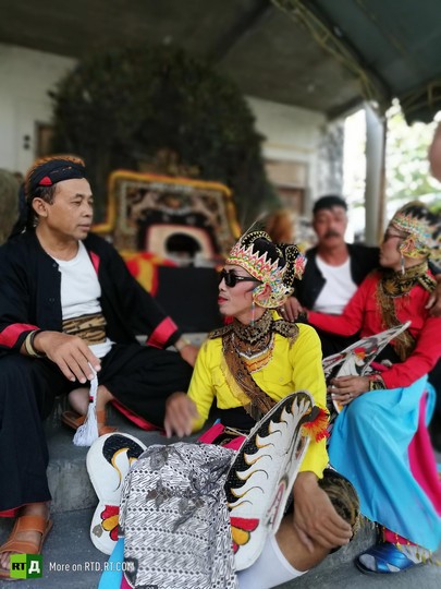 sexual exploitation of dancing boys in Java