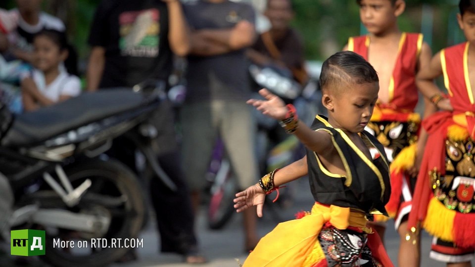 sexual exploitation of dancing boys in Java