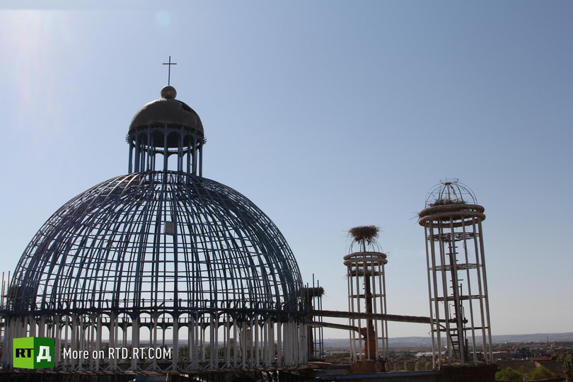 Don Justo builds cathedral in Mejorada del Campo, Spain