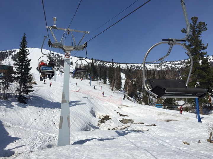 Russian bikini skiing