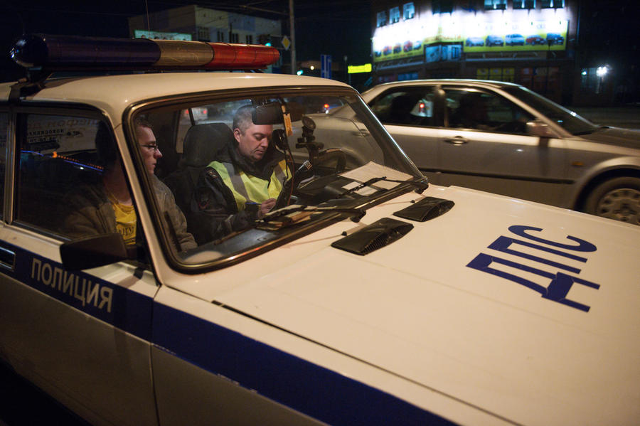 Сотрудников ГИБДД уличили в оказании услуг VIP-эскорта