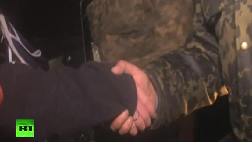 Рукопожатие силовика и ополченца было настоящим: Украинский журналист разоблачил ложь своих коллег
