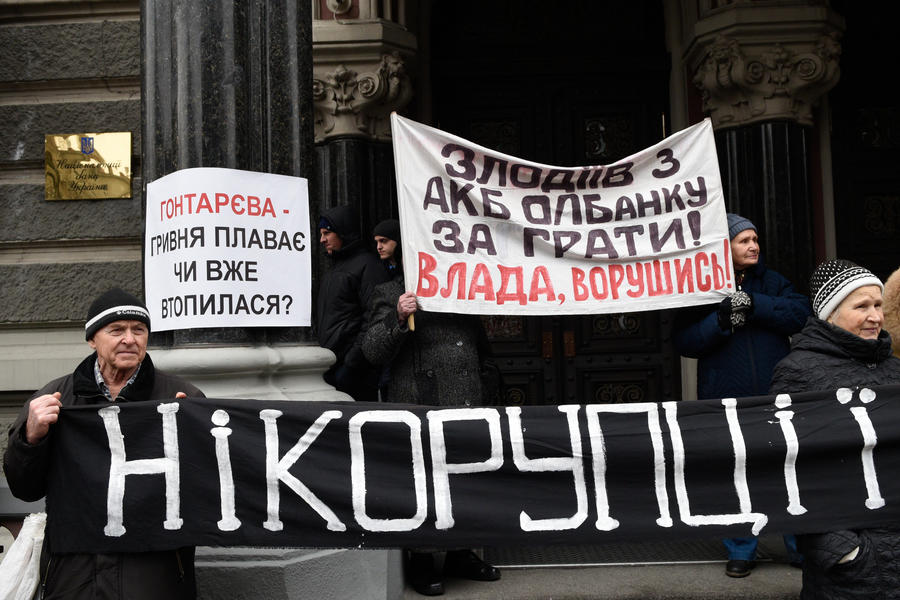Из-за коррупции Украина потеряла почти миллиард гривен