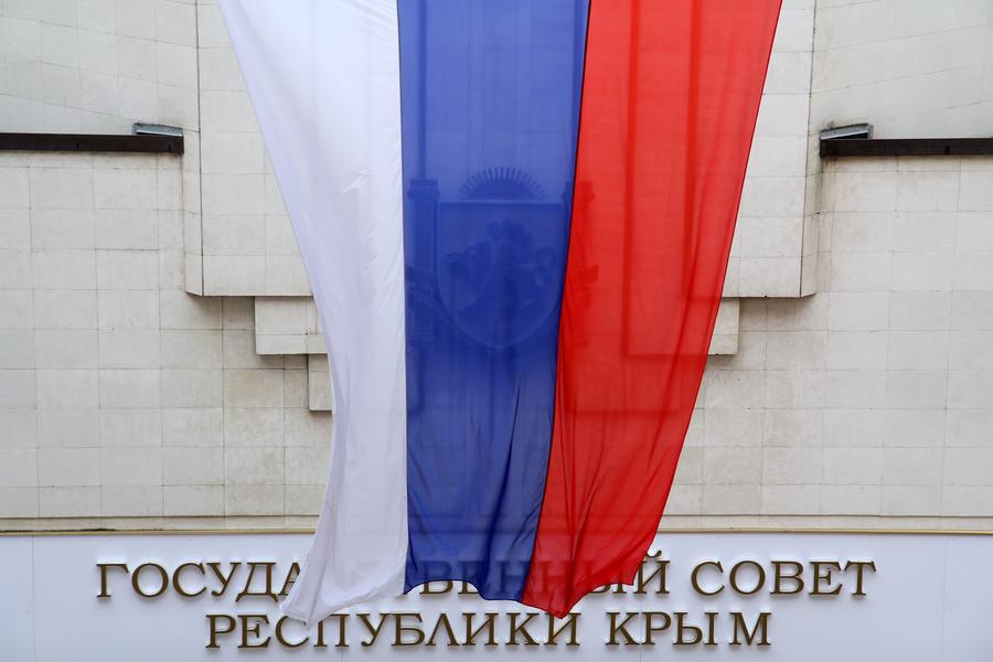 Крымский парламент принял новую Конституцию республики