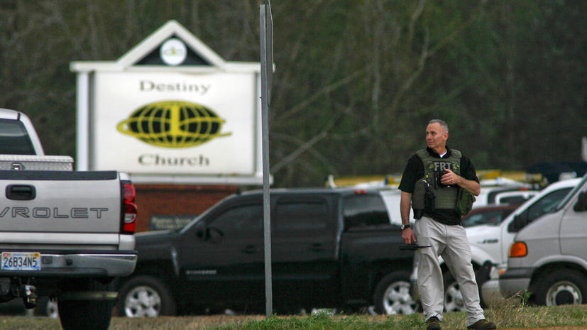 Алабамский маньяк уже сутки удерживает ребенка в заложниках