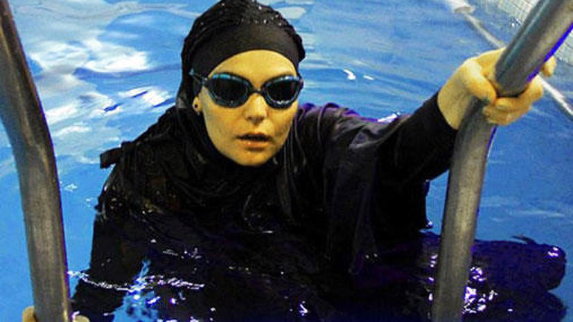 Рекорд иранской пловчихи отменили из-за несоответствия купальника законам шариата