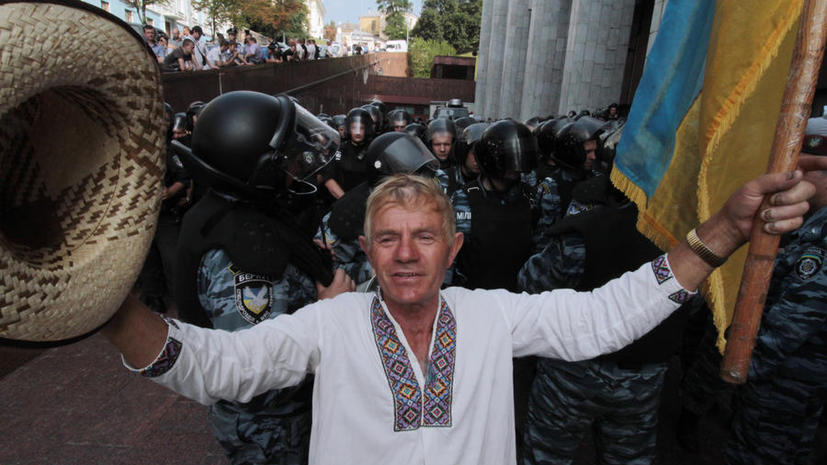 Опрос: Украинцы не доверяют киевским властям и настаивают на прямых выборах в регионах