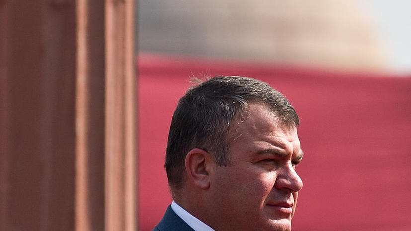 Сердюкова подозревают в махинациях с лимузинами Минобороны