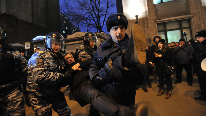 Полиция: Около 420 нарушителей общественного порядка задержаны в центре Москвы