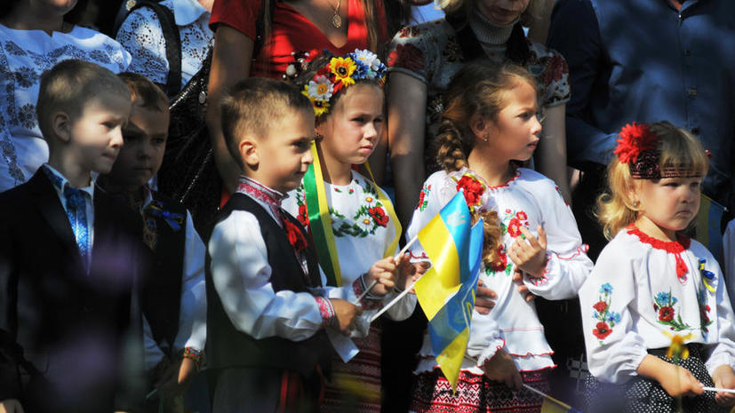СМИ: Концепция патриотического воспитания на Украине имеет националистическую направленность