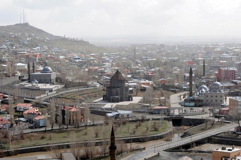На востоке Турции мужчина расстрелял шесть сотрудников статистического института из автомата и покончил с собой