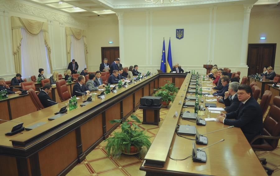 Министры-иностранцы вынудили Арсения Яценюка разговаривать в правительстве на русском