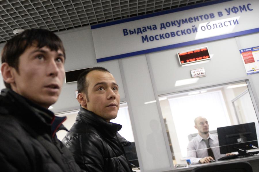 СМИ: Налоги за наём мигрантов могут вырасти