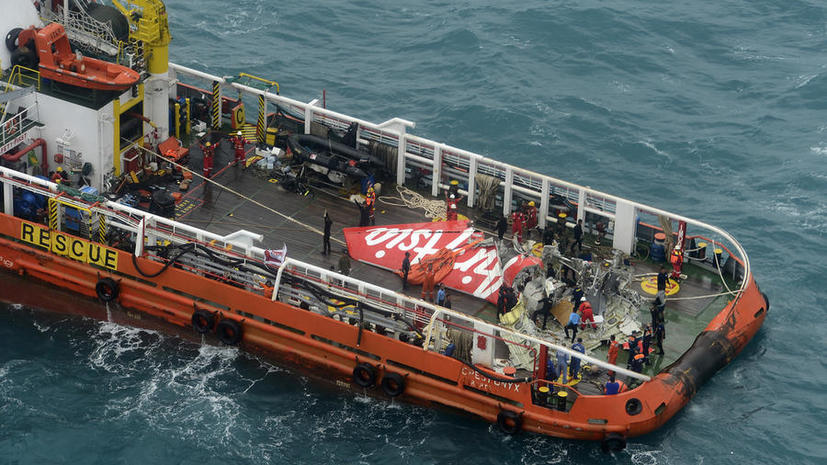 ​Водолазы приступили к подъёму со дна Яванского моря чёрного ящика разбившегося лайнера AirAsia