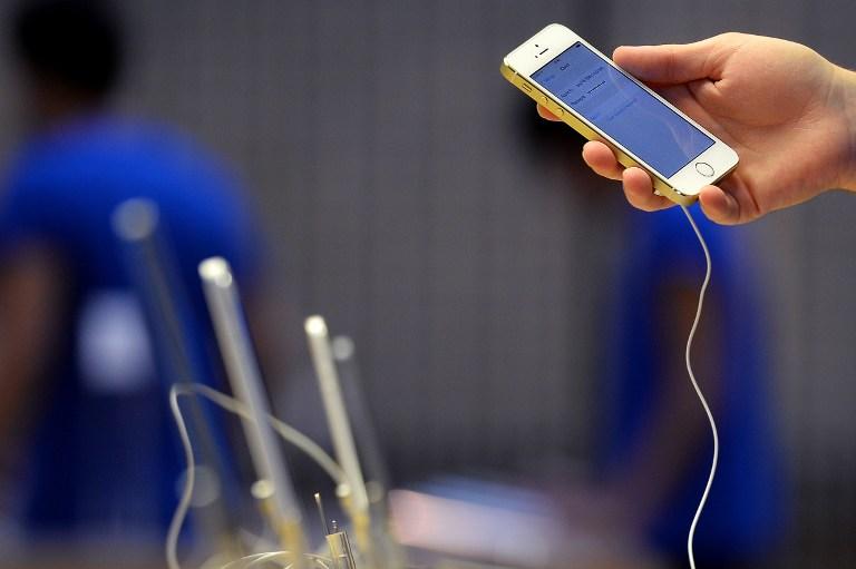 Молодая китайская пара продала дочь за iPhone и модные ботинки