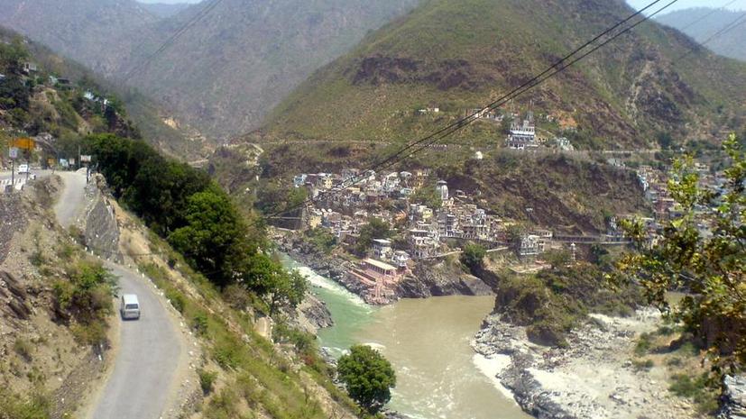 На севере Индии автобус с туристами из РФ упал в реку, есть погибшие
