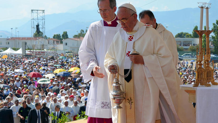 Папа Римский обвинил мафиози в поклонении дьяволу и отлучил их от церкви