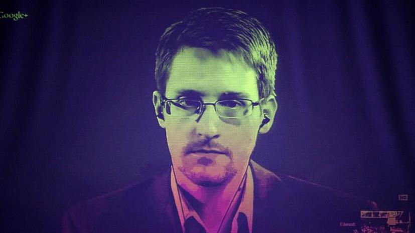 СМИ: Эдвард Сноуден хочет остаться в России ещё на год
