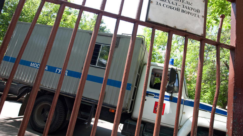 На МКАДе из автозака сбежали трое опасных рецидивистов